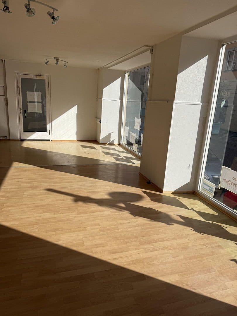 Prenájom nebytového priestoru 136 m², Spitalstrasse 17, Ellwangen (Jagst), Bádensko-Wurttembersko Prenájom nebytového priestoru 136 m², Spitalstrasse 17, Ellwangen (Jagst), Bádensko-Wurttembersko