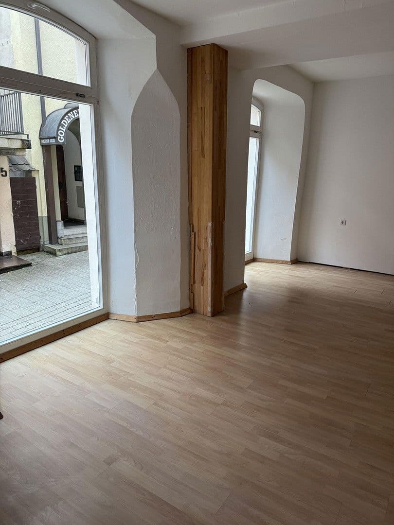 Prenájom nebytového priestoru 136 m², Spitalstrasse 17, Ellwangen (Jagst), Bádensko-Wurttembersko Prenájom nebytového priestoru 136 m², Spitalstrasse 17, Ellwangen (Jagst), Bádensko-Wurttembersko