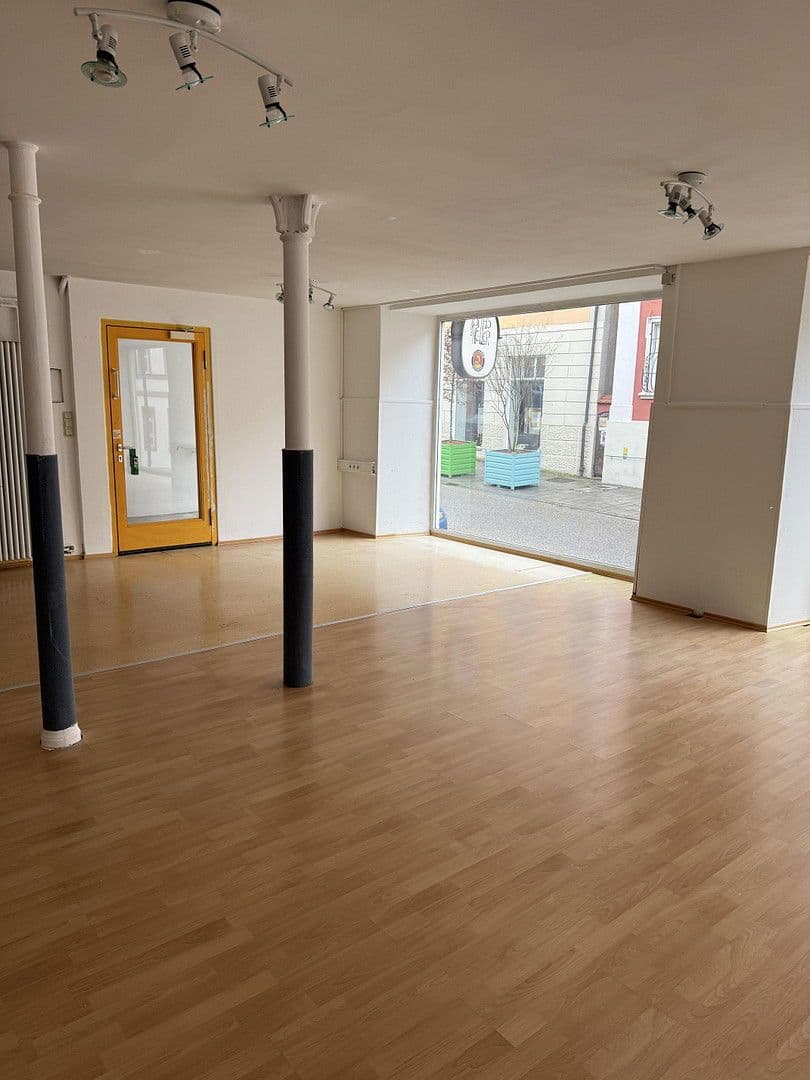 Prenájom nebytového priestoru 136 m², Spitalstrasse 17, Ellwangen (Jagst), Bádensko-Wurttembersko Prenájom nebytového priestoru 136 m², Spitalstrasse 17, Ellwangen (Jagst), Bádensko-Wurttembersko