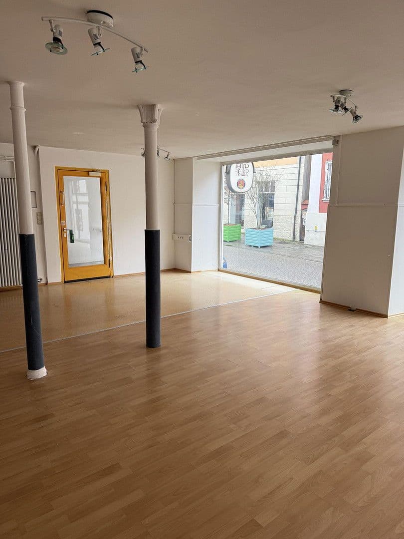 Prenájom nebytového priestoru 136 m², Spitalstrasse 17, Ellwangen (Jagst), Bádensko-Wurttembersko Prenájom nebytového priestoru 136 m², Spitalstrasse 17, Ellwangen (Jagst), Bádensko-Wurttembersko
