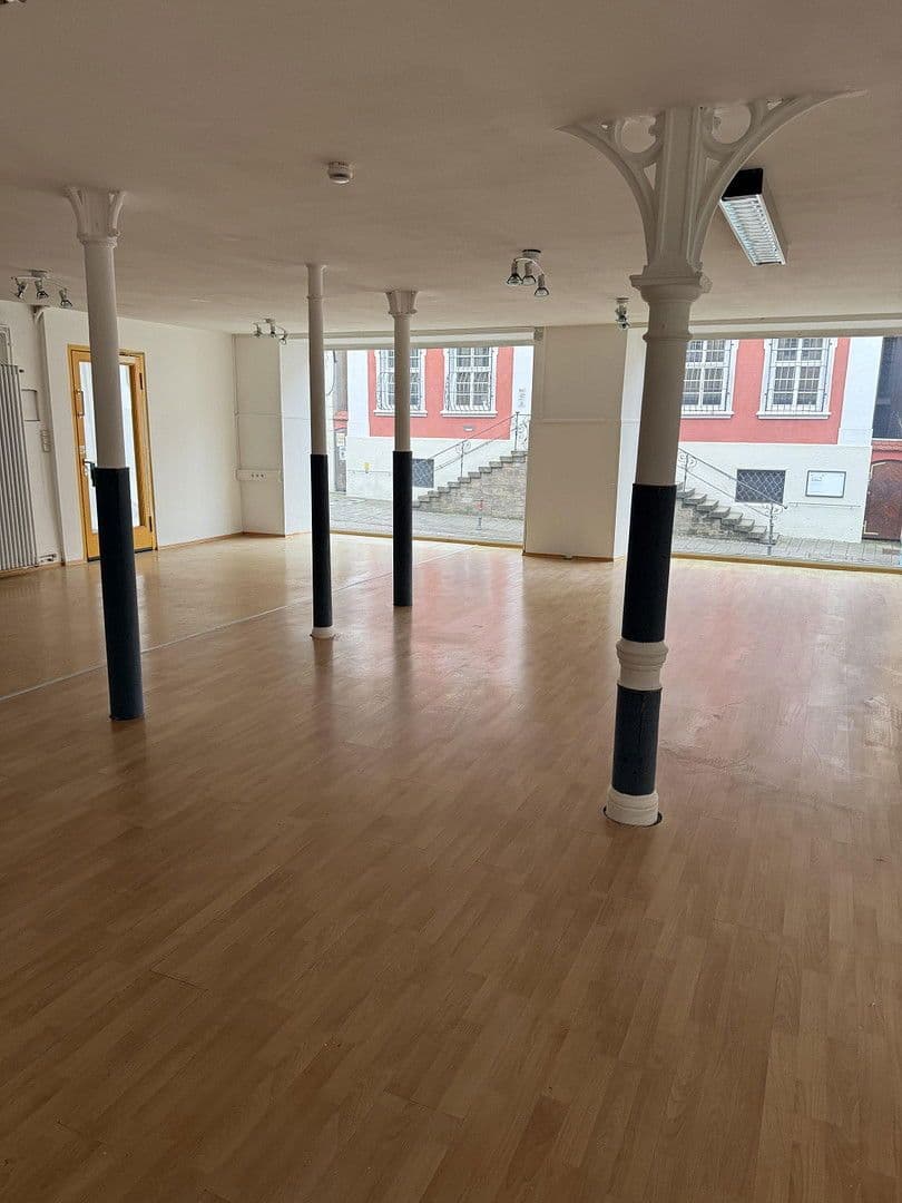 Prenájom nebytového priestoru 136 m², Spitalstrasse 17, Ellwangen (Jagst), Bádensko-Wurttembersko Prenájom nebytového priestoru 136 m², Spitalstrasse 17, Ellwangen (Jagst), Bádensko-Wurttembersko