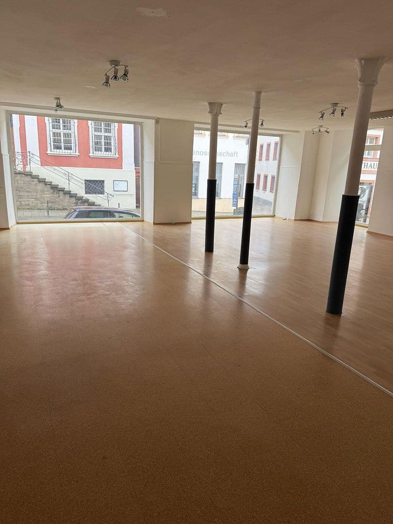 Prenájom nebytového priestoru 136 m², Spitalstrasse 17, Ellwangen (Jagst), Bádensko-Wurttembersko Prenájom nebytového priestoru 136 m², Spitalstrasse 17, Ellwangen (Jagst), Bádensko-Wurttembersko