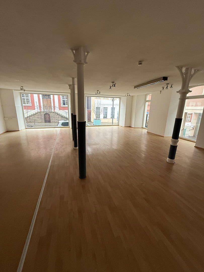 Prenájom nebytového priestoru 136 m², Spitalstrasse 17, Ellwangen (Jagst), Bádensko-Wurttembersko Prenájom nebytového priestoru 136 m², Spitalstrasse 17, Ellwangen (Jagst), Bádensko-Wurttembersko