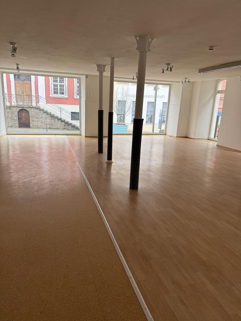 Prenájom nebytového priestoru 136 m², Spitalstrasse 17, Ellwangen (Jagst), Bádensko-Wurttembersko Prenájom nebytového priestoru 136 m², Spitalstrasse 17, Ellwangen (Jagst), Bádensko-Wurttembersko