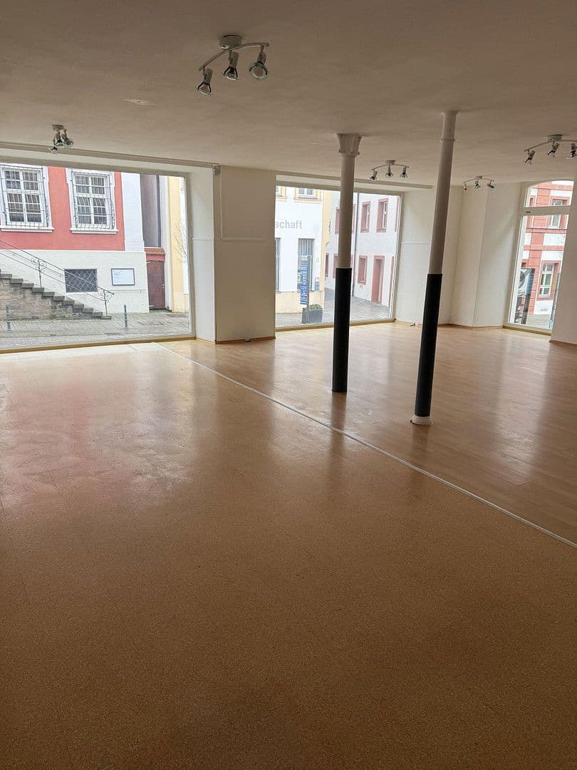 Prenájom nebytového priestoru 136 m², Spitalstrasse 17, Ellwangen (Jagst), Bádensko-Wurttembersko Prenájom nebytového priestoru 136 m², Spitalstrasse 17, Ellwangen (Jagst), Bádensko-Wurttembersko