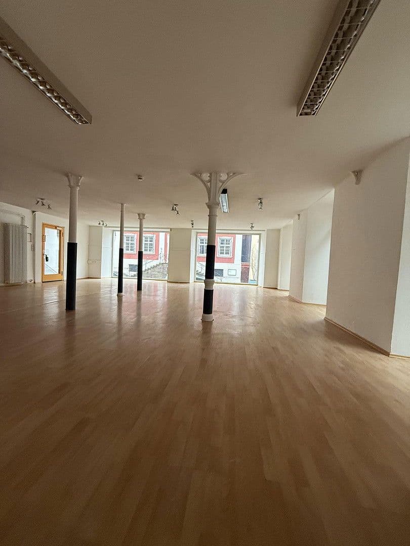 Prenájom nebytového priestoru 136 m², Spitalstrasse 17, Ellwangen (Jagst), Bádensko-Wurttembersko Prenájom nebytového priestoru 136 m², Spitalstrasse 17, Ellwangen (Jagst), Bádensko-Wurttembersko