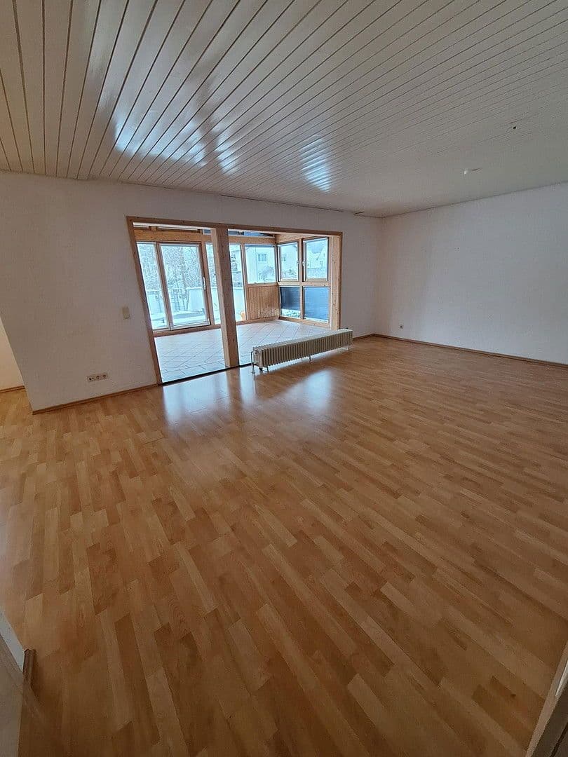 Prenájom bytu 4-izbový 138 m², Tuttlingen, Bádensko-Wurttembersko Prenájom bytu 4-izbový 138 m², Tuttlingen, Bádensko-Wurttembersko