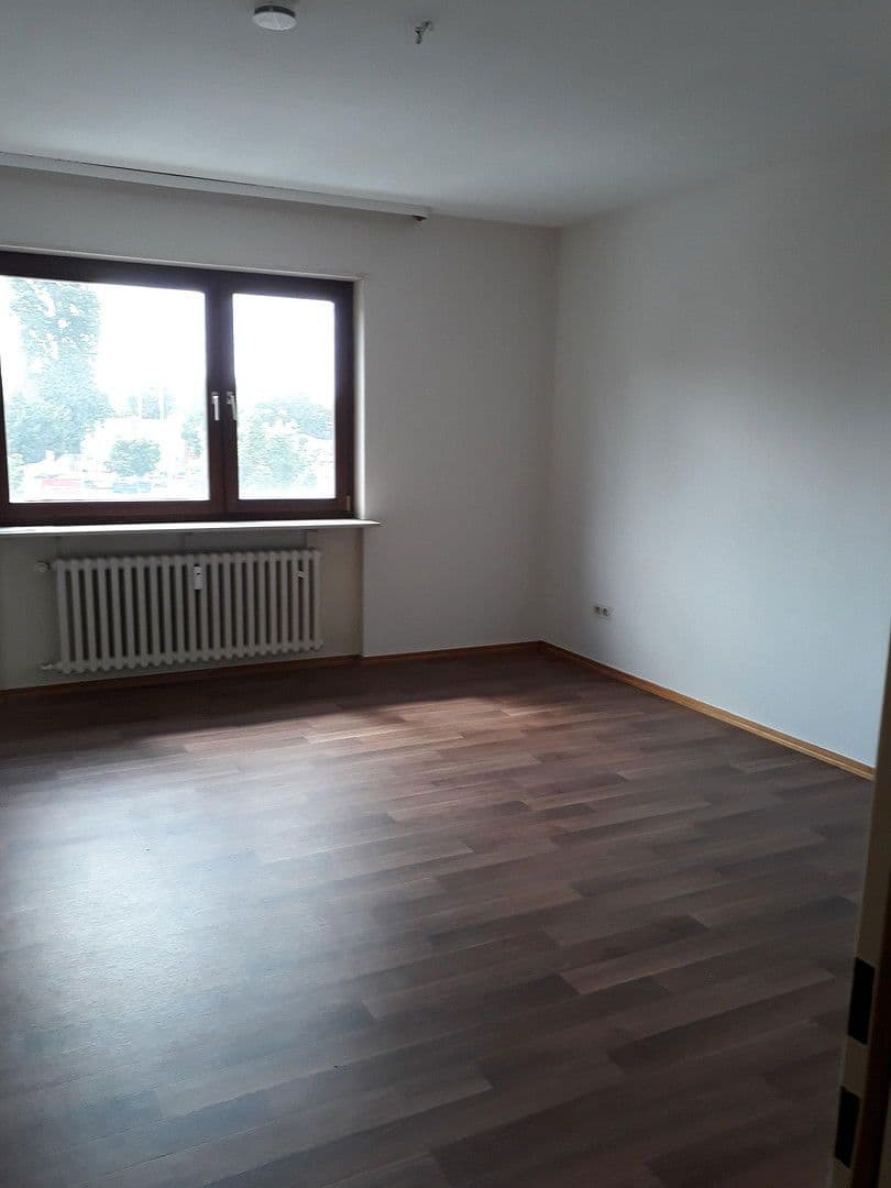 Prenájom bytu 3-izbový 86 m², Ludwigshafen, Porýnie-Falcko Prenájom bytu 3-izbový 86 m², Ludwigshafen, Porýnie-Falcko