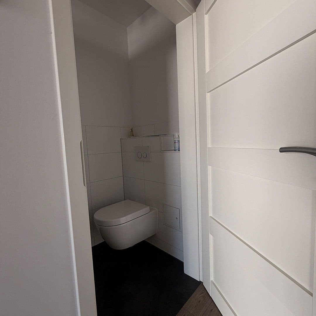 Prenájom bytu 2-izbový 73 m², Rostock, Meklenbursko-Predpomoransko Prenájom bytu 2-izbový 73 m², Rostock, Meklenbursko-Predpomoransko