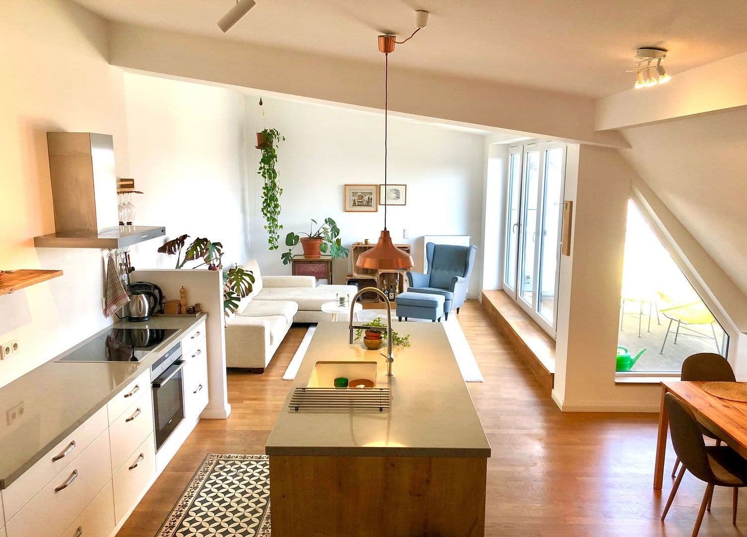 Prenájom bytu 3-izbový 119 m², Berlin, Berlín Prenájom bytu 3-izbový 119 m², Berlin, Berlín