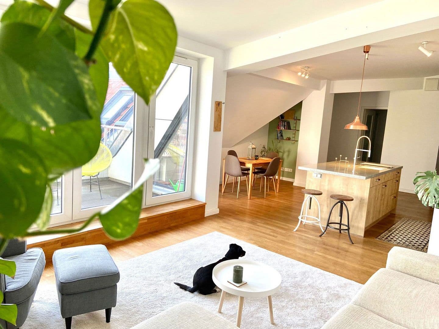 Prenájom bytu 3-izbový 119 m², Berlin, Berlín Prenájom bytu 3-izbový 119 m², Berlin, Berlín