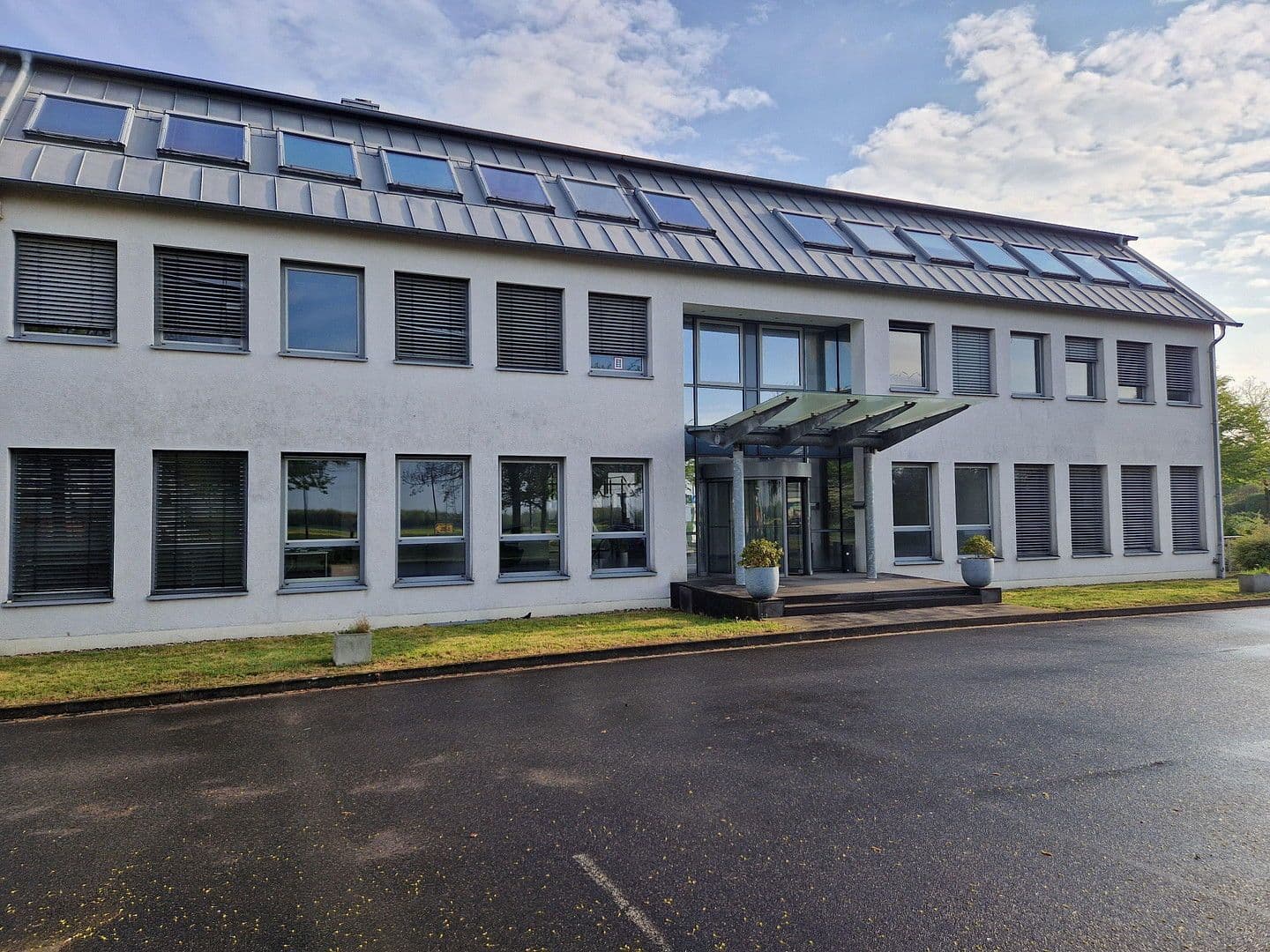 Prenájom kancelárie 355 m², Angermunder Straße 126, Düsseldorf - Angermund, Severné Porýnie - Westfálsko Prenájom kancelárie 355 m², Angermunder Straße 126, Düsseldorf - Angermund, Severné Porýnie - Westfálsko