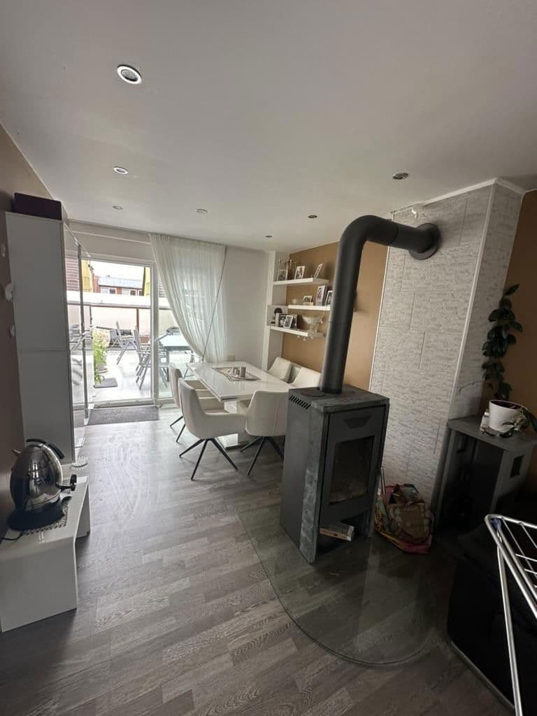 Prenájom bytu 5-izbový 151 m², Mannheim, Bádensko-Wurttembersko Prenájom bytu 5-izbový 151 m², Mannheim, Bádensko-Wurttembersko