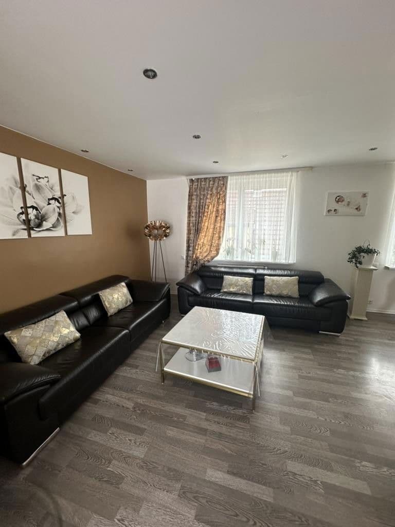 Prenájom bytu 5-izbový 151 m², Mannheim, Bádensko-Wurttembersko Prenájom bytu 5-izbový 151 m², Mannheim, Bádensko-Wurttembersko