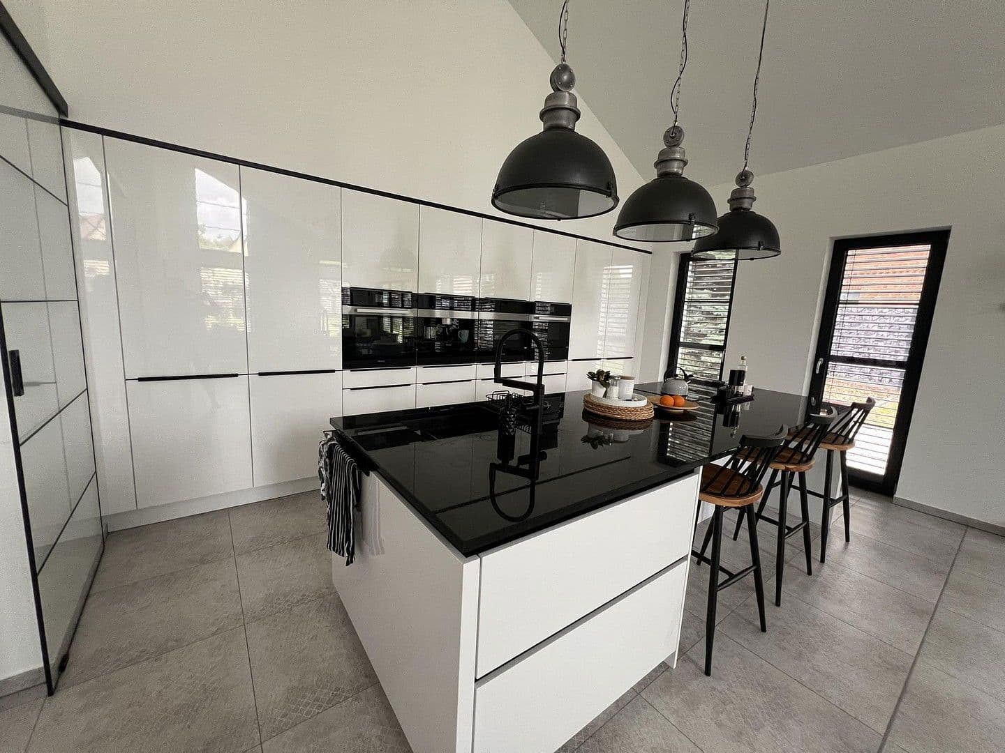 Predaj domu 220 m², pozemek 1.400 m², Senftenberg - Zły Komorow, Brandenbursko Predaj domu 220 m², pozemek 1.400 m², Senftenberg - Zły Komorow, Brandenbursko