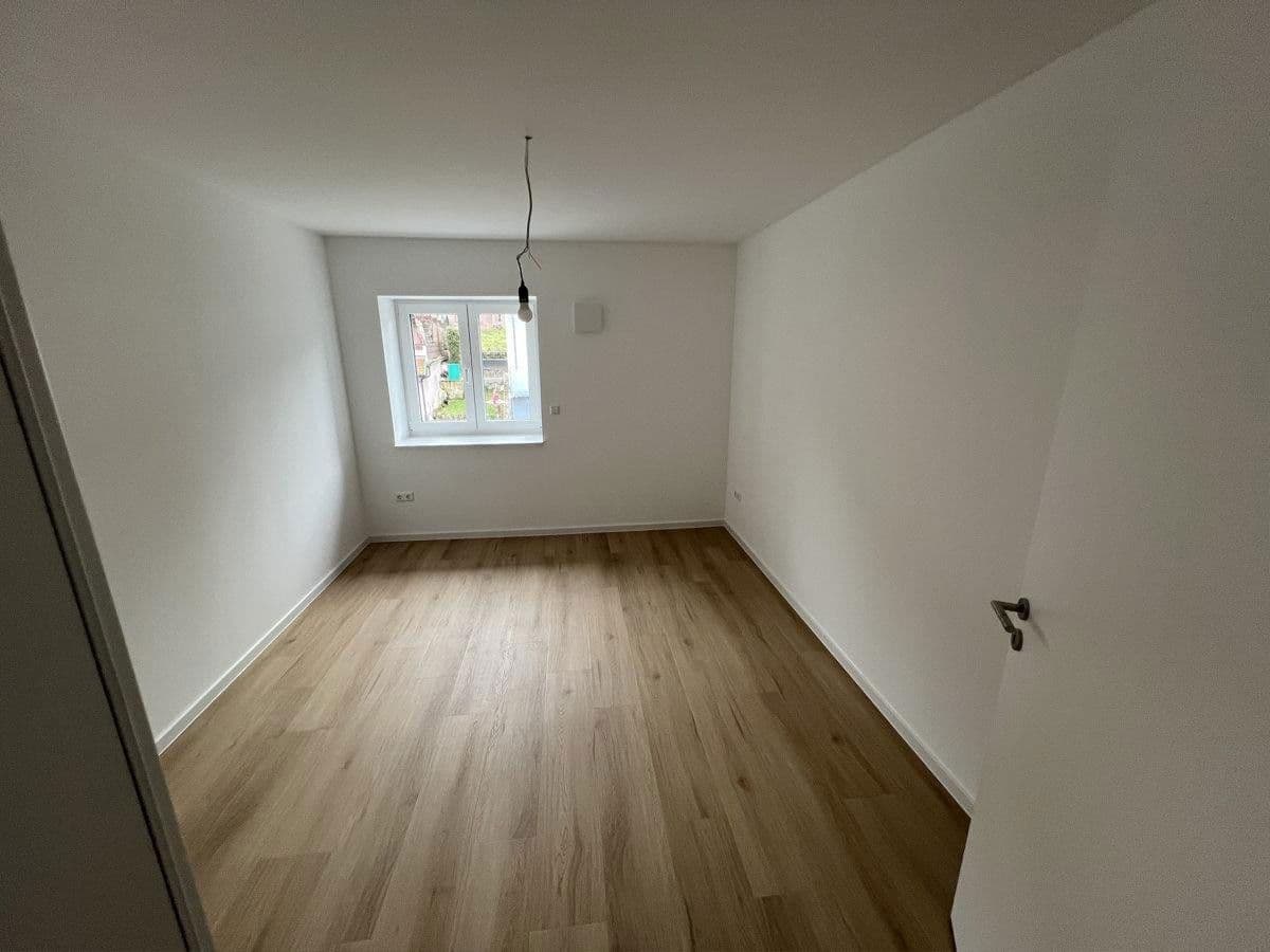 Prenájom bytu 3-izbový 79 m², Mauerbergstrasse 83, Neuweier, Bádensko-Wurttembersko Prenájom bytu 3-izbový 79 m², Mauerbergstrasse 83, Neuweier, Bádensko-Wurttembersko