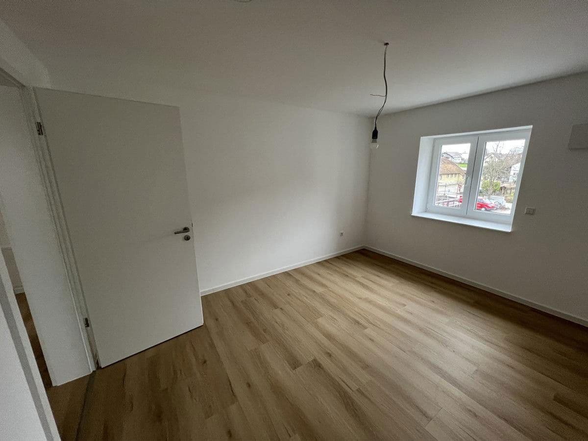 Prenájom bytu 3-izbový 79 m², Mauerbergstrasse 83, Neuweier, Bádensko-Wurttembersko Prenájom bytu 3-izbový 79 m², Mauerbergstrasse 83, Neuweier, Bádensko-Wurttembersko