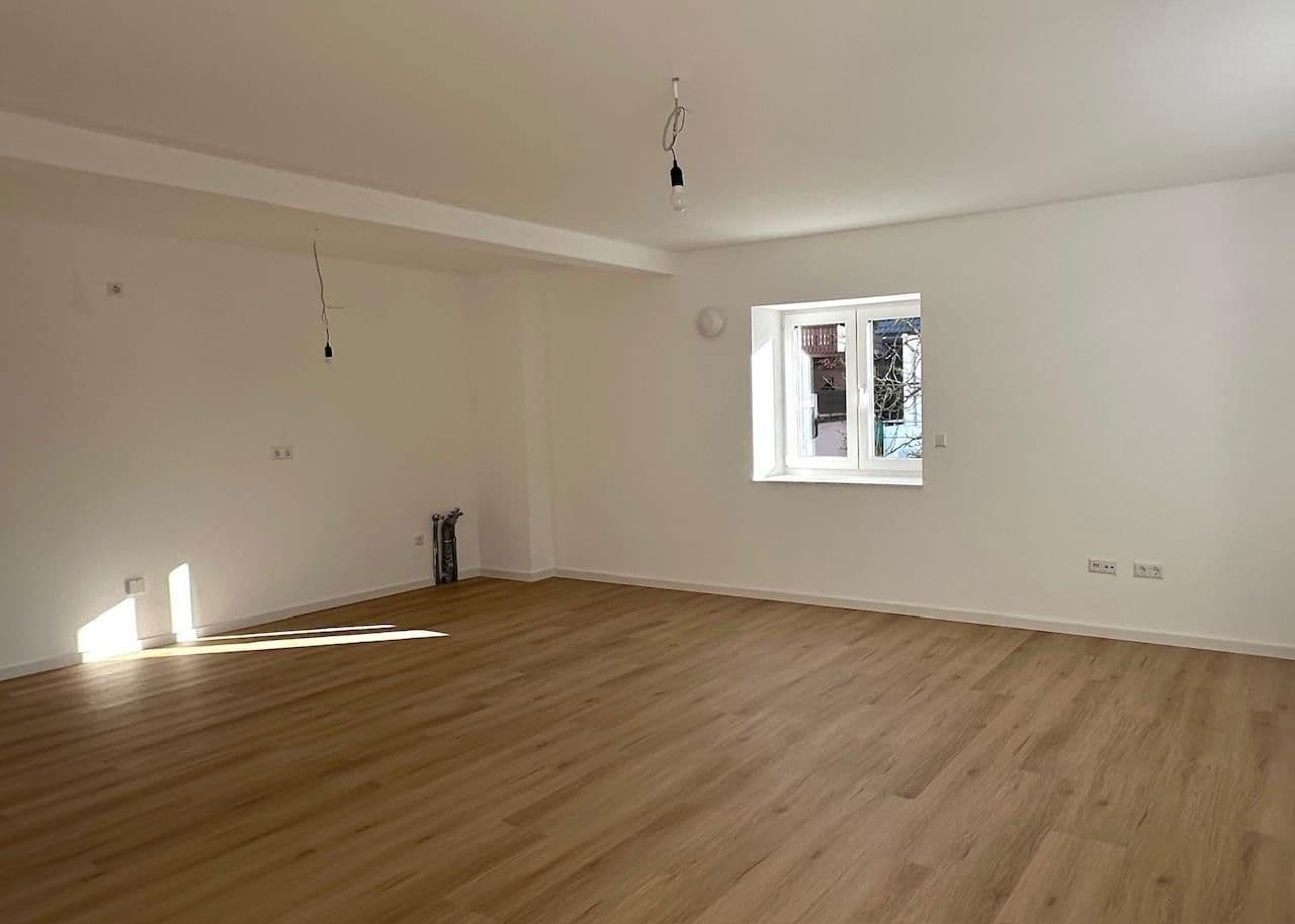 Prenájom bytu 3-izbový 79 m², Mauerbergstrasse 83, Neuweier, Bádensko-Wurttembersko Prenájom bytu 3-izbový 79 m², Mauerbergstrasse 83, Neuweier, Bádensko-Wurttembersko