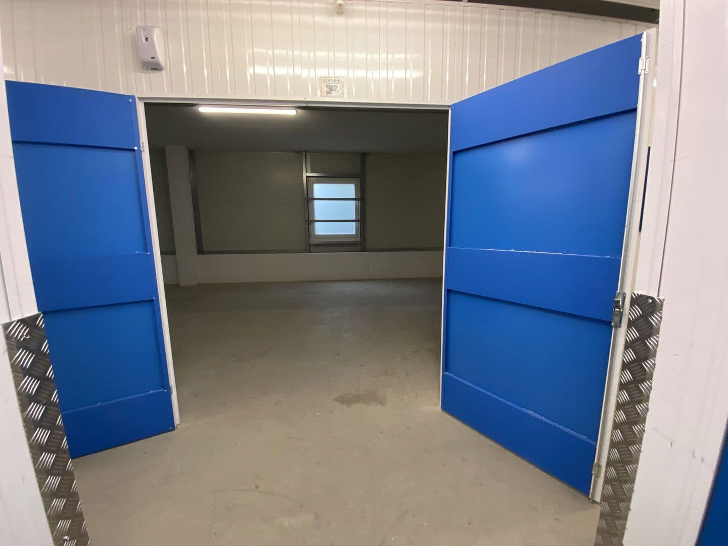 Prenájom nebytového priestoru 131 m², Robert-W.-Kempner-Str. 2a / Dahlemer Weg, Berlin, Berlín Prenájom nebytového priestoru 131 m², Robert-W.-Kempner-Str. 2a / Dahlemer Weg, Berlin, Berlín