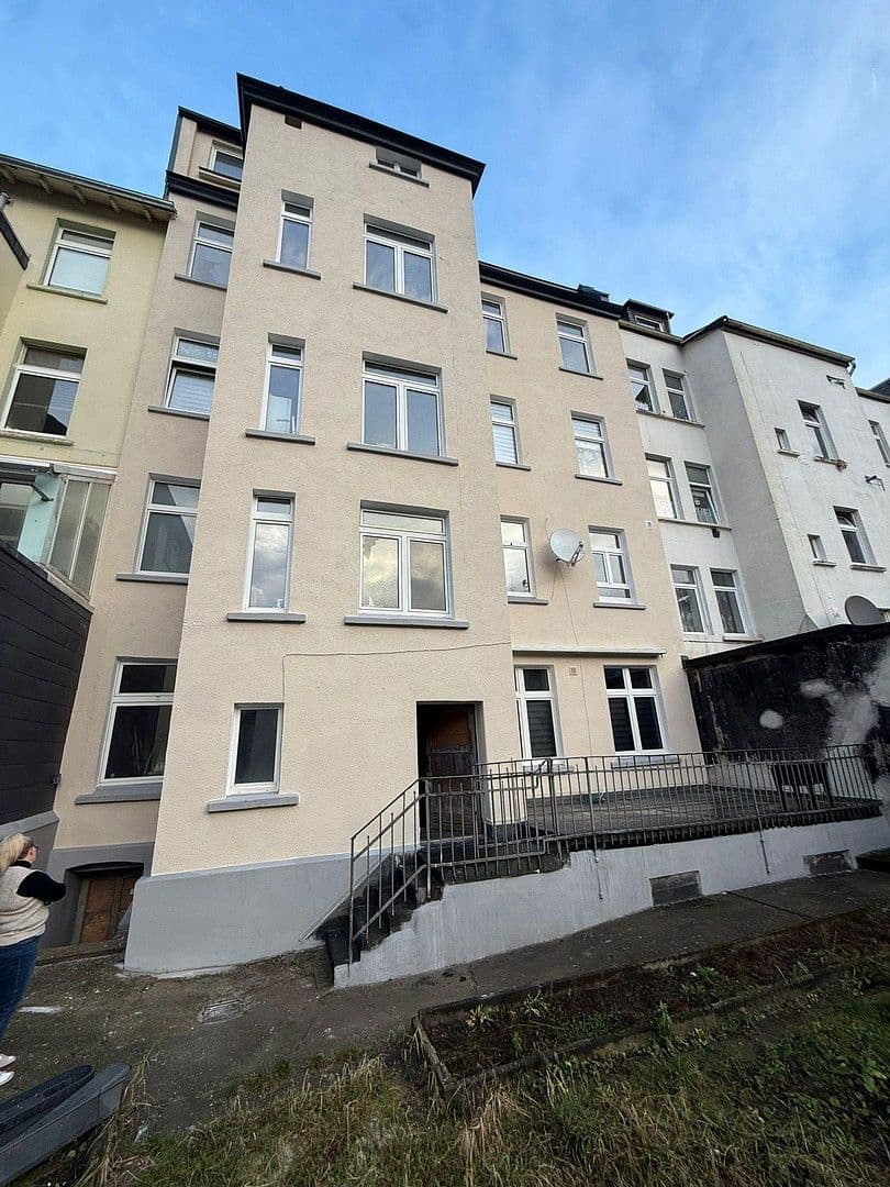 Prenájom bytu 4-izbový 105 m², Langerfelderstr 108, Wuppertal, Severné Porýnie - Westfálsko Prenájom bytu 4-izbový 105 m², Langerfelderstr 108, Wuppertal, Severné Porýnie - Westfálsko