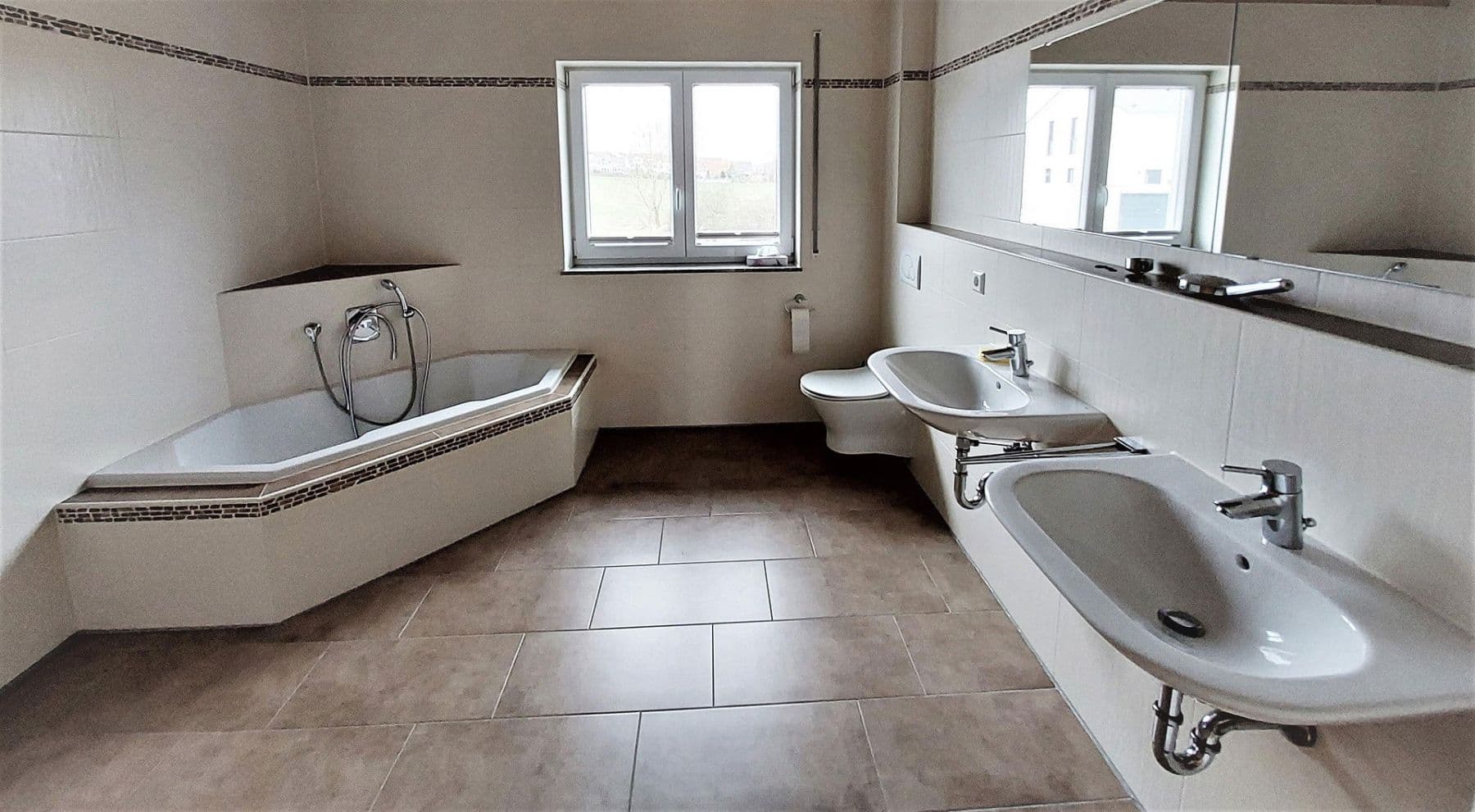 Prenájom domu 158 m², pozemek 239 m², Aalen, Bádensko-Wurttembersko Prenájom domu 158 m², pozemek 239 m², Aalen, Bádensko-Wurttembersko