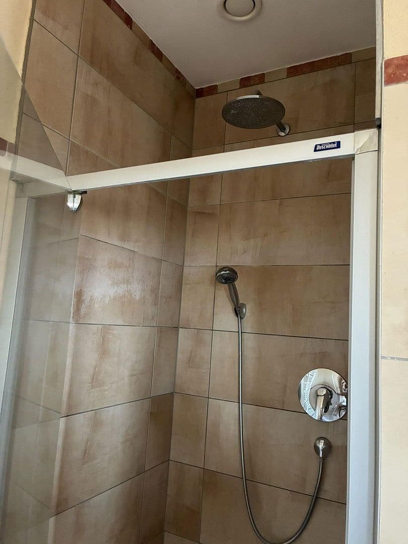 Prenájom bytu 220 m², Groß-Umstadt, Hesensko Prenájom bytu 220 m², Groß-Umstadt, Hesensko