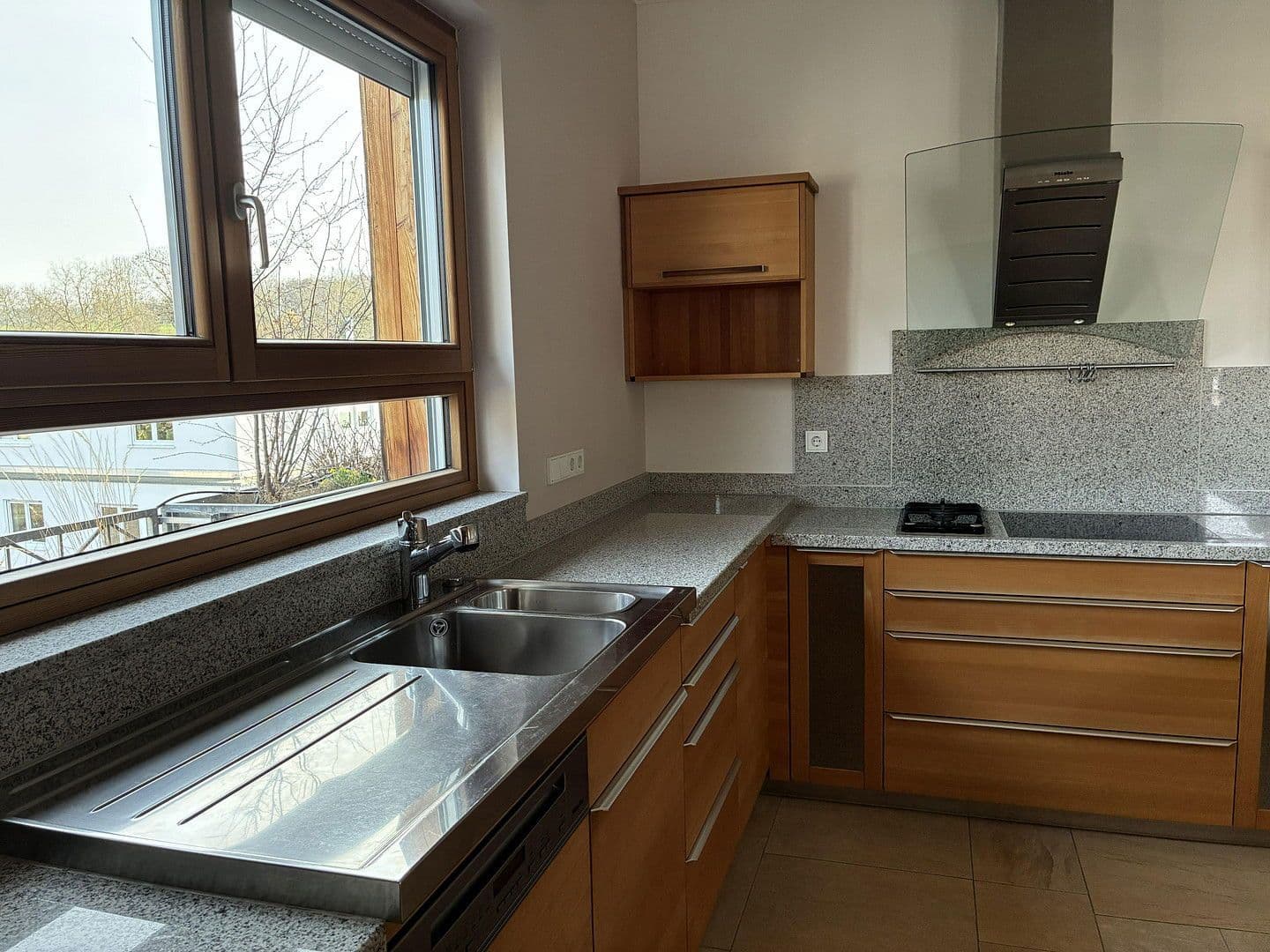 Prenájom bytu 220 m², Groß-Umstadt, Hesensko Prenájom bytu 220 m², Groß-Umstadt, Hesensko