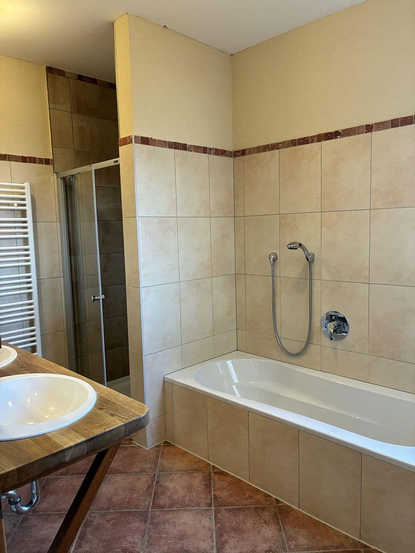 Prenájom bytu 220 m², Groß-Umstadt, Hesensko Prenájom bytu 220 m², Groß-Umstadt, Hesensko