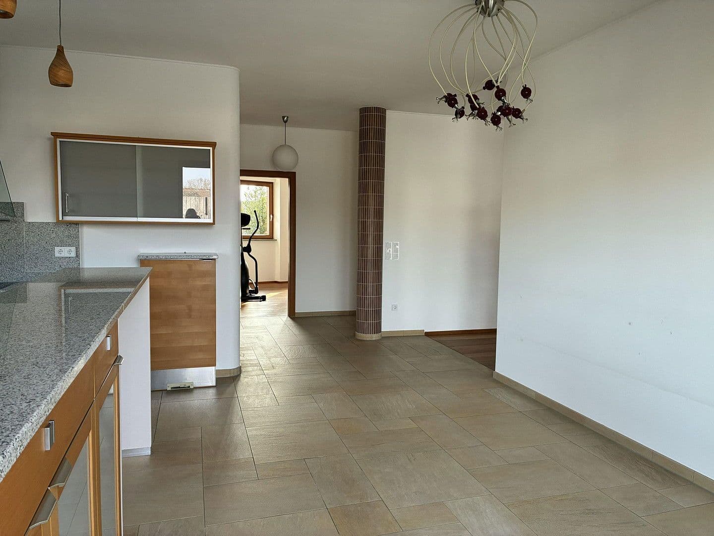 Prenájom bytu 220 m², Groß-Umstadt, Hesensko Prenájom bytu 220 m², Groß-Umstadt, Hesensko