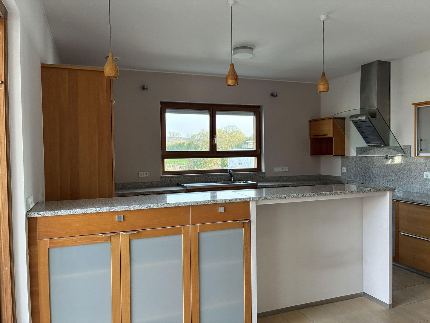 Prenájom bytu 220 m², Groß-Umstadt, Hesensko Prenájom bytu 220 m², Groß-Umstadt, Hesensko