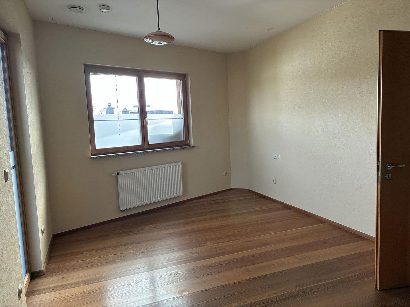 Prenájom bytu 220 m², Groß-Umstadt, Hesensko Prenájom bytu 220 m², Groß-Umstadt, Hesensko