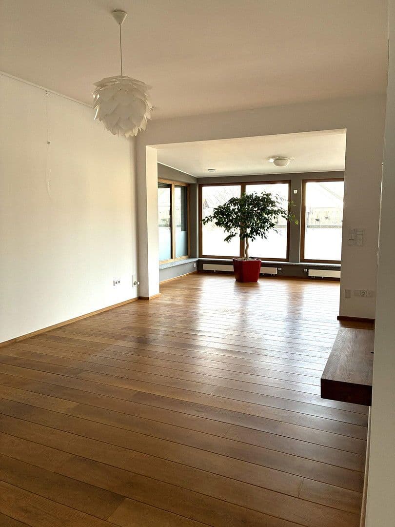 Prenájom bytu 220 m², Groß-Umstadt, Hesensko Prenájom bytu 220 m², Groß-Umstadt, Hesensko