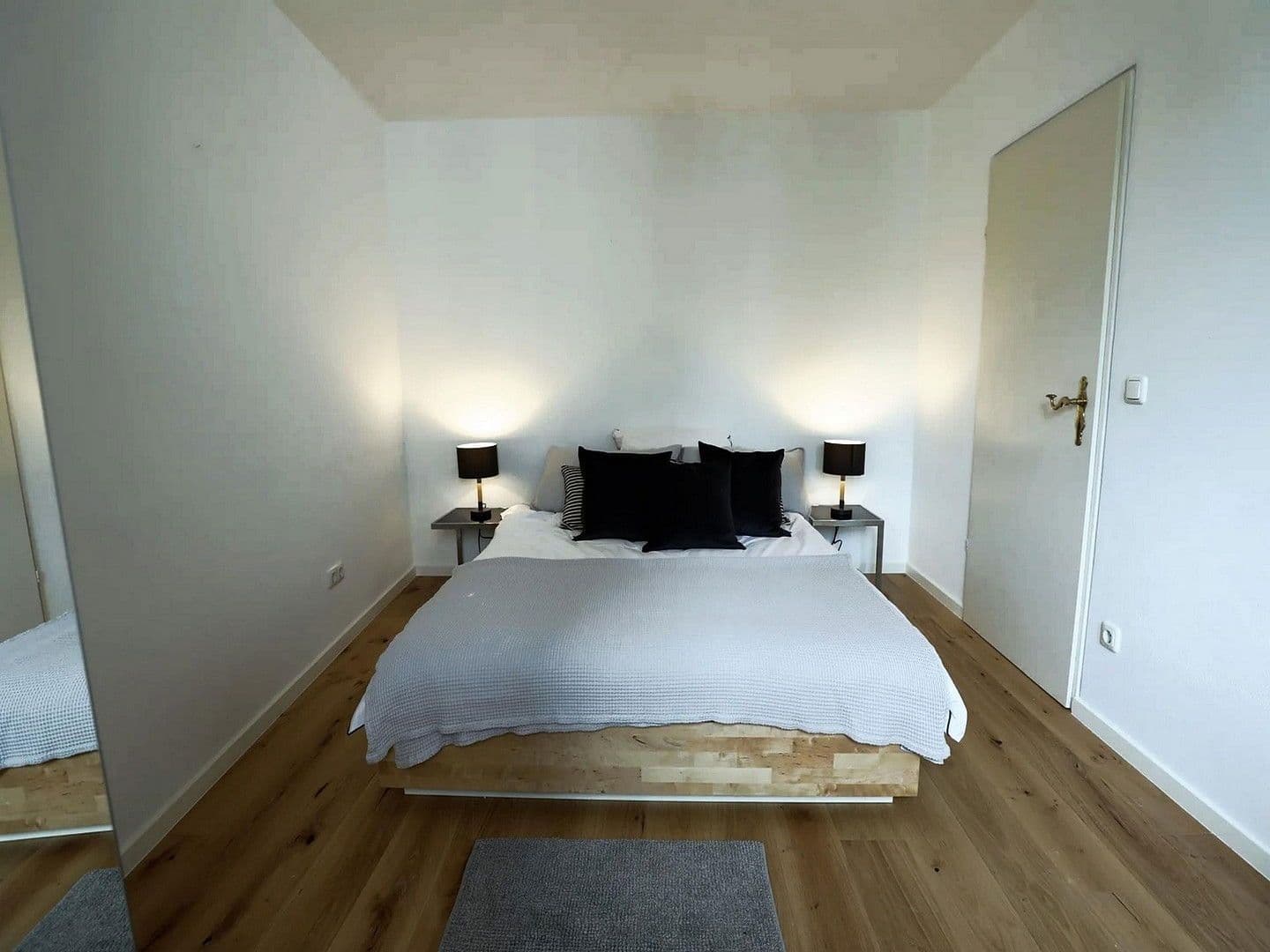 Prenájom bytu 2-izbový 60 m², München, Bavorsko Prenájom bytu 2-izbový 60 m², München, Bavorsko