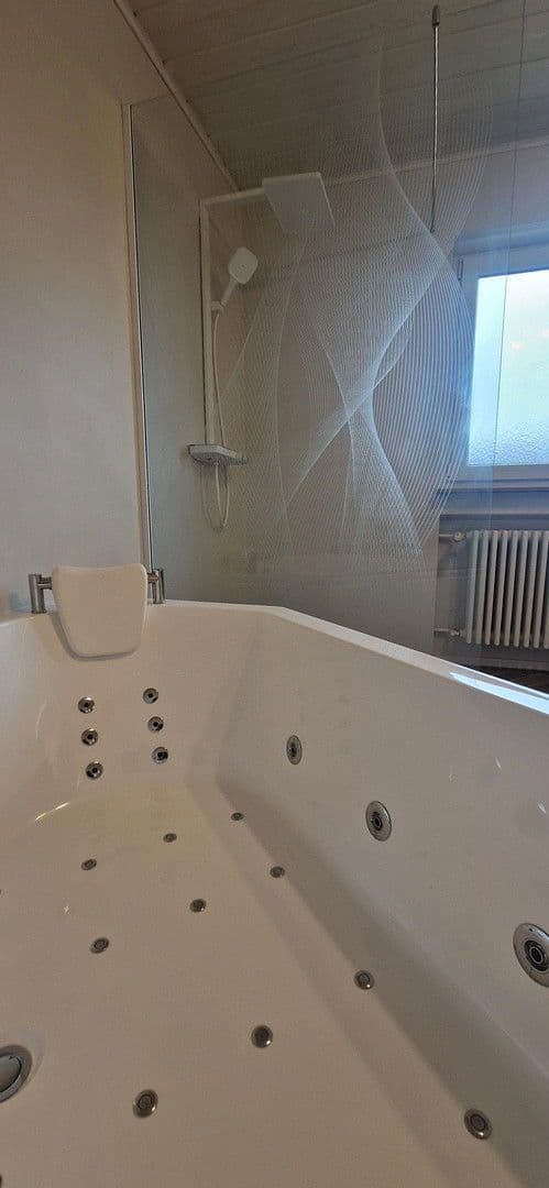 Prenájom bytu 3-izbový 112 m², Rielasingen-Worblingen, Bádensko-Wurttembersko Prenájom bytu 3-izbový 112 m², Rielasingen-Worblingen, Bádensko-Wurttembersko