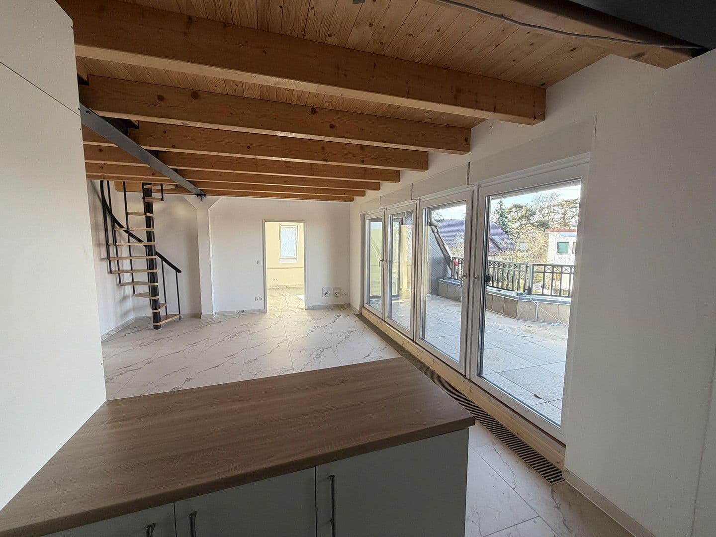 Prenájom bytu 4-izbový 111 m², Küfersteig 2, Berlin, Berlín Prenájom bytu 4-izbový 111 m², Küfersteig 2, Berlin, Berlín