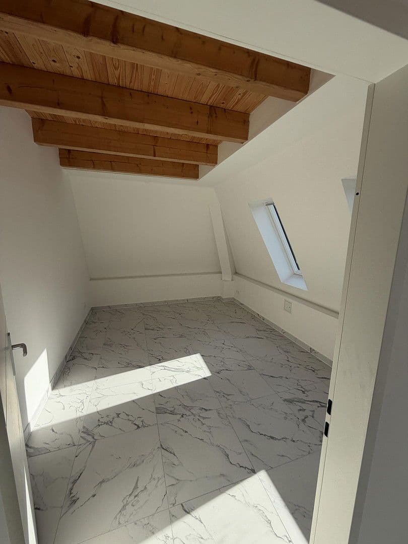 Prenájom bytu 4-izbový 111 m², Küfersteig 2, Berlin, Berlín Prenájom bytu 4-izbový 111 m², Küfersteig 2, Berlin, Berlín