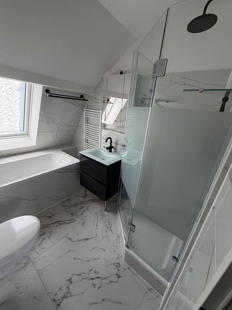 Prenájom bytu 4-izbový 111 m², Küfersteig 2, Berlin, Berlín Prenájom bytu 4-izbový 111 m², Küfersteig 2, Berlin, Berlín