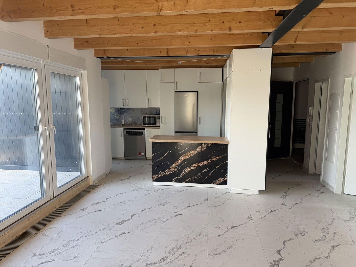 Prenájom bytu 4-izbový 111 m², Küfersteig 2, Berlin, Berlín Prenájom bytu 4-izbový 111 m², Küfersteig 2, Berlin, Berlín