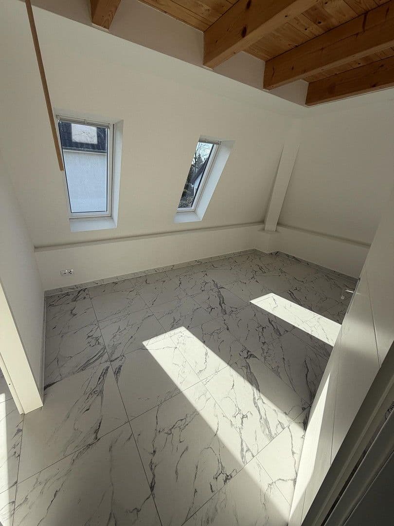 Prenájom bytu 4-izbový 111 m², Küfersteig 2, Berlin, Berlín Prenájom bytu 4-izbový 111 m², Küfersteig 2, Berlin, Berlín