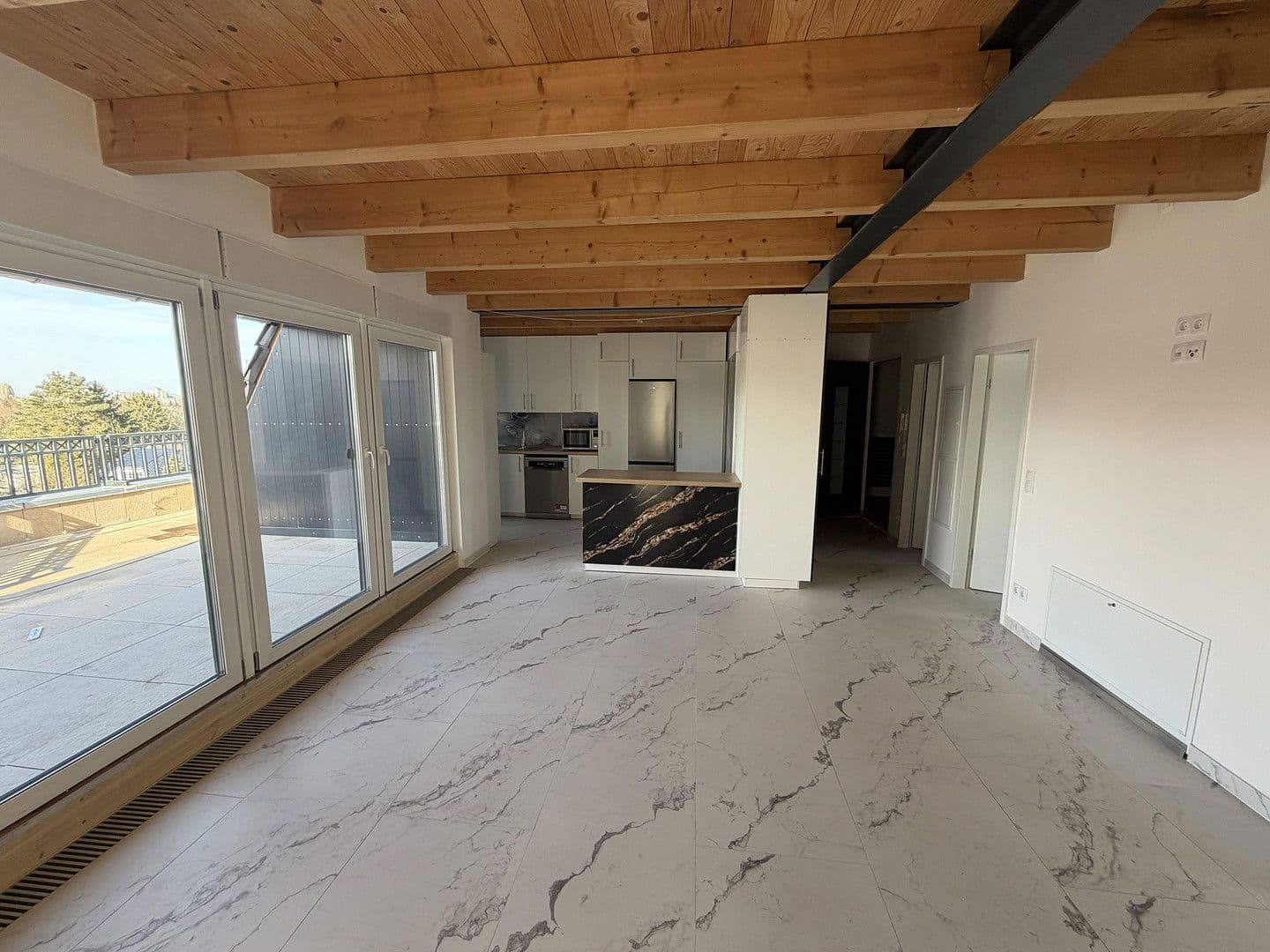 Prenájom bytu 4-izbový 111 m², Küfersteig 2, Berlin, Berlín Prenájom bytu 4-izbový 111 m², Küfersteig 2, Berlin, Berlín