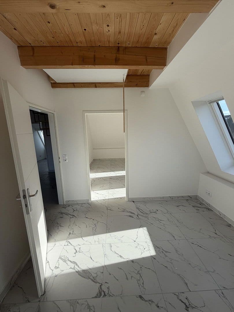 Prenájom bytu 4-izbový 111 m², Küfersteig 2, Berlin, Berlín Prenájom bytu 4-izbový 111 m², Küfersteig 2, Berlin, Berlín