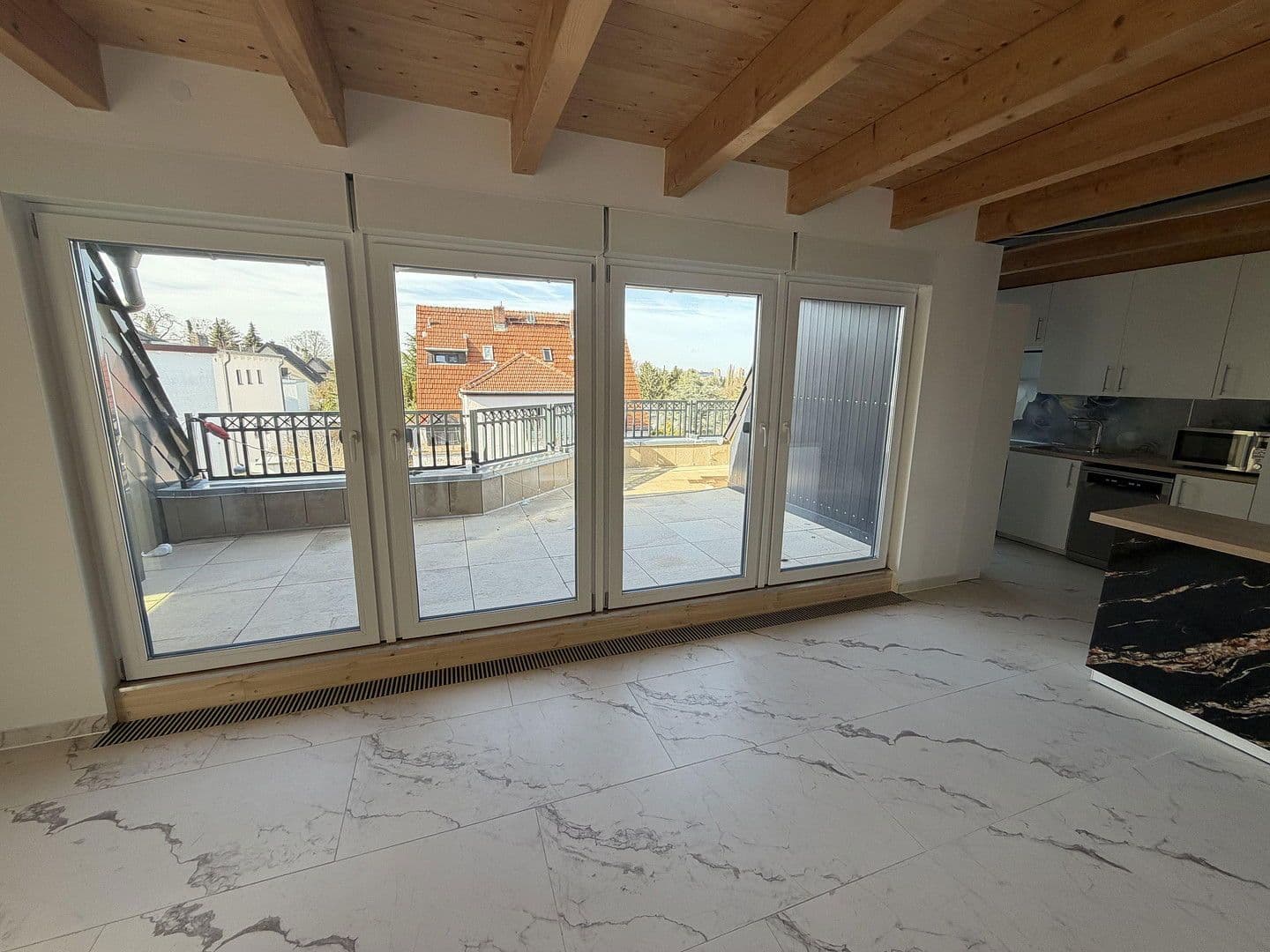 Prenájom bytu 4-izbový 111 m², Küfersteig 2, Berlin, Berlín Prenájom bytu 4-izbový 111 m², Küfersteig 2, Berlin, Berlín