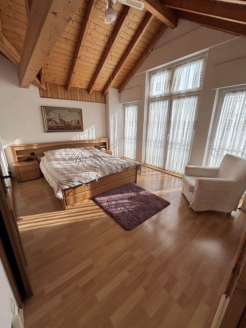 Predaj domu 230 m², pozemek 454 m², Odenwaldstr. 13, Obertshausen, Hesensko Predaj domu 230 m², pozemek 454 m², Odenwaldstr. 13, Obertshausen, Hesensko