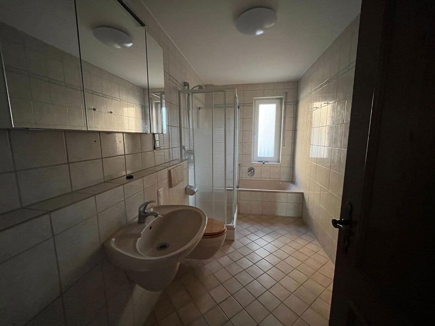 Predaj domu 230 m², pozemek 454 m², Odenwaldstr. 13, Obertshausen, Hesensko Predaj domu 230 m², pozemek 454 m², Odenwaldstr. 13, Obertshausen, Hesensko