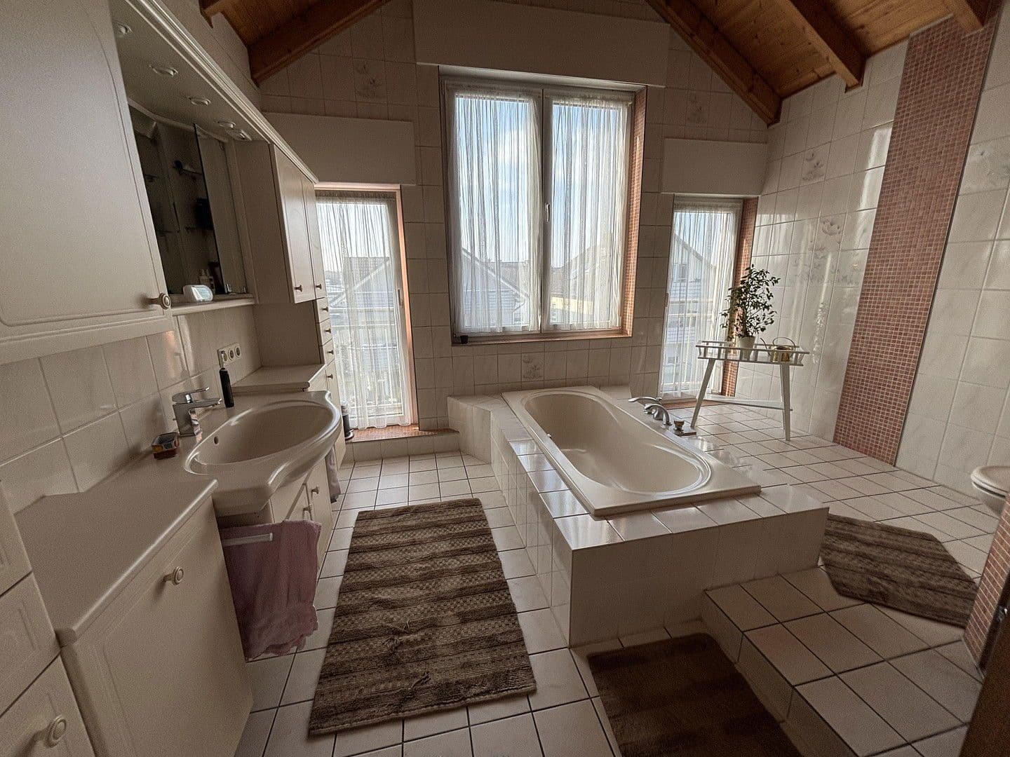 Predaj domu 230 m², pozemek 454 m², Odenwaldstr. 13, Obertshausen, Hesensko Predaj domu 230 m², pozemek 454 m², Odenwaldstr. 13, Obertshausen, Hesensko