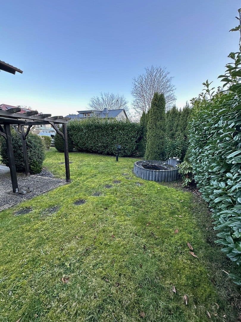 Prenájom domu 196 m², pozemek 770 m², Solms, Hesensko Prenájom domu 196 m², pozemek 770 m², Solms, Hesensko