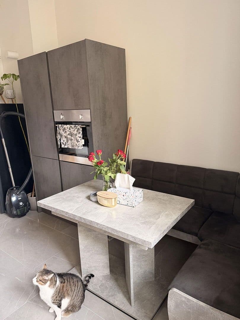 Prenájom bytu 2-izbový 60 m², Roßststraße 87, Düsseldorf, Severné Porýnie - Westfálsko Prenájom bytu 2-izbový 60 m², Roßststraße 87, Düsseldorf, Severné Porýnie - Westfálsko