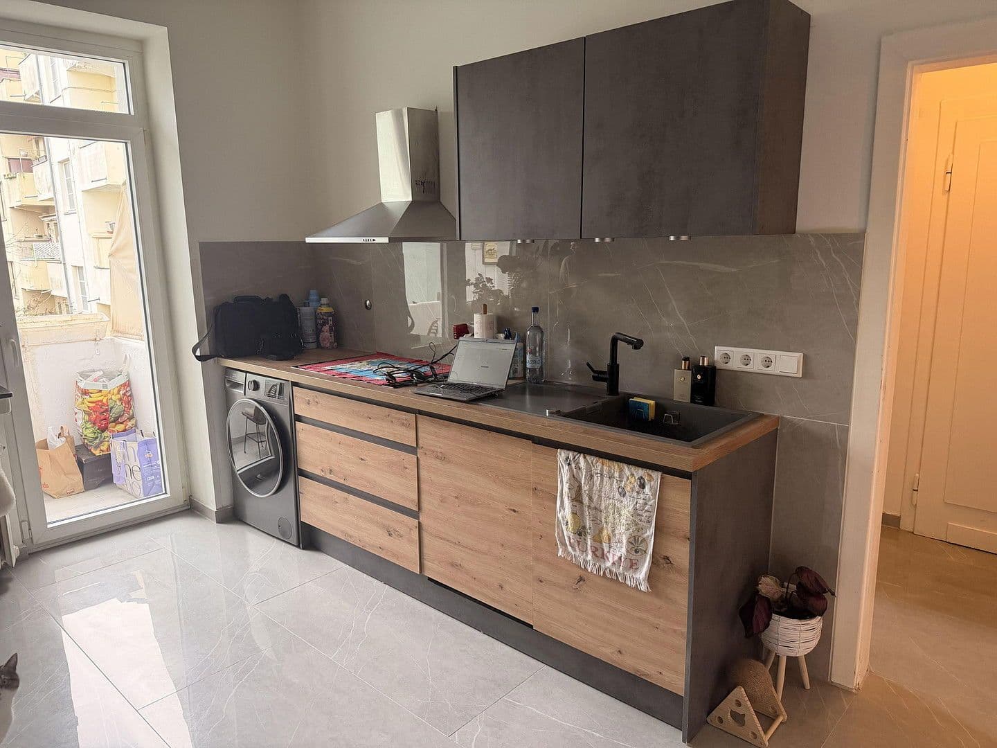 Prenájom bytu 2-izbový 60 m², Roßststraße 87, Düsseldorf, Severné Porýnie - Westfálsko Prenájom bytu 2-izbový 60 m², Roßststraße 87, Düsseldorf, Severné Porýnie - Westfálsko