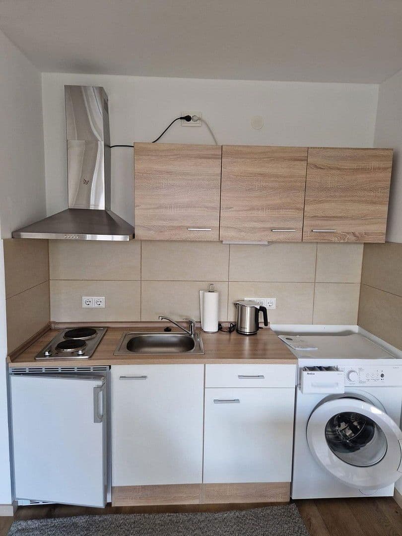 Prenájom bytu 1-izbový 32 m², Frankfurt am Main, Hesensko Prenájom bytu 1-izbový 32 m², Frankfurt am Main, Hesensko