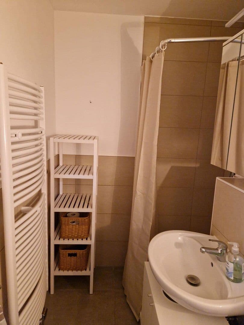 Prenájom bytu 1-izbový 32 m², Frankfurt am Main, Hesensko Prenájom bytu 1-izbový 32 m², Frankfurt am Main, Hesensko